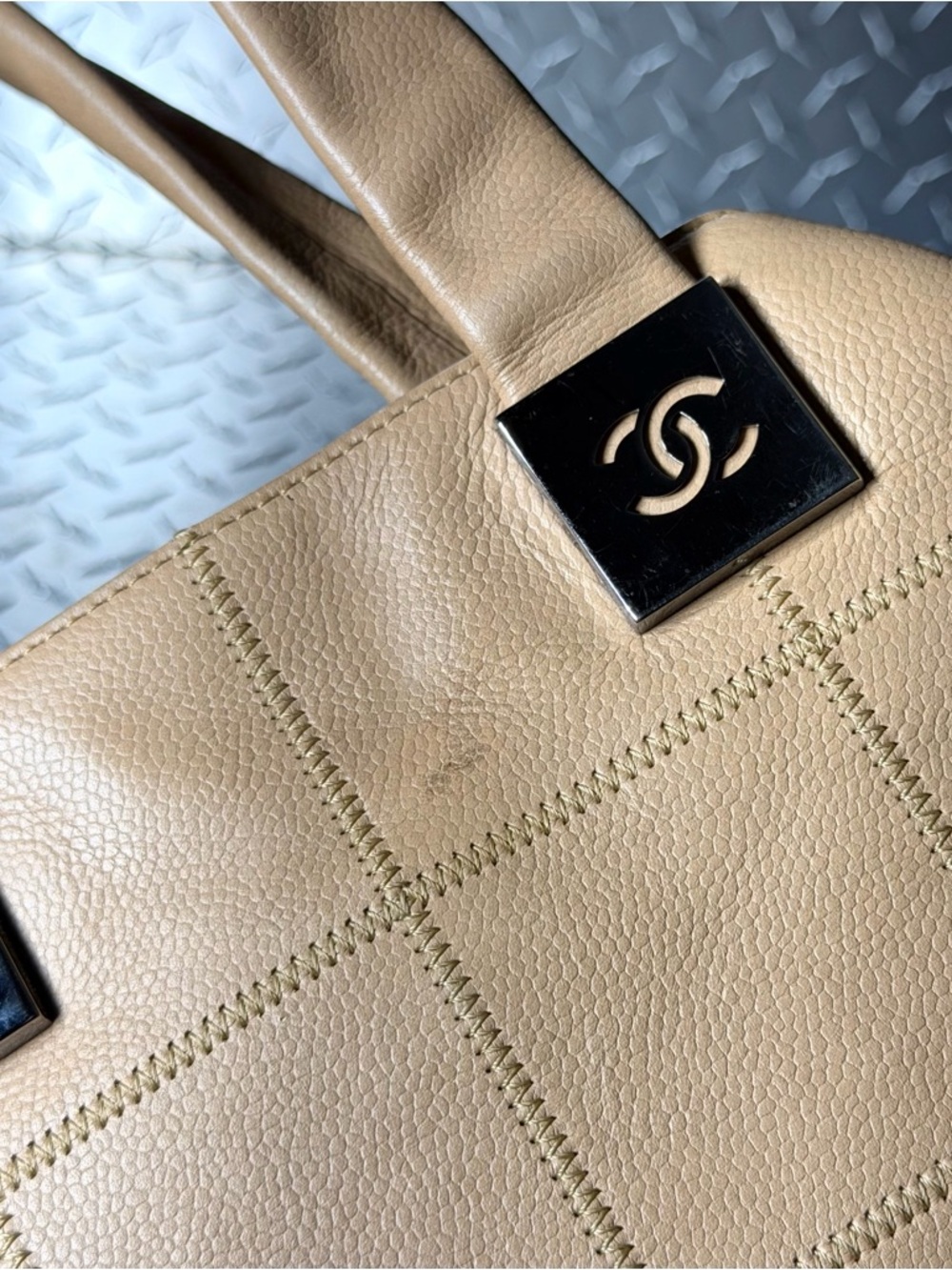 Chanel 2004 Vintage LAX Square Stitch Soft Caviar CC Tote in Beige - Picture 8 of 14
